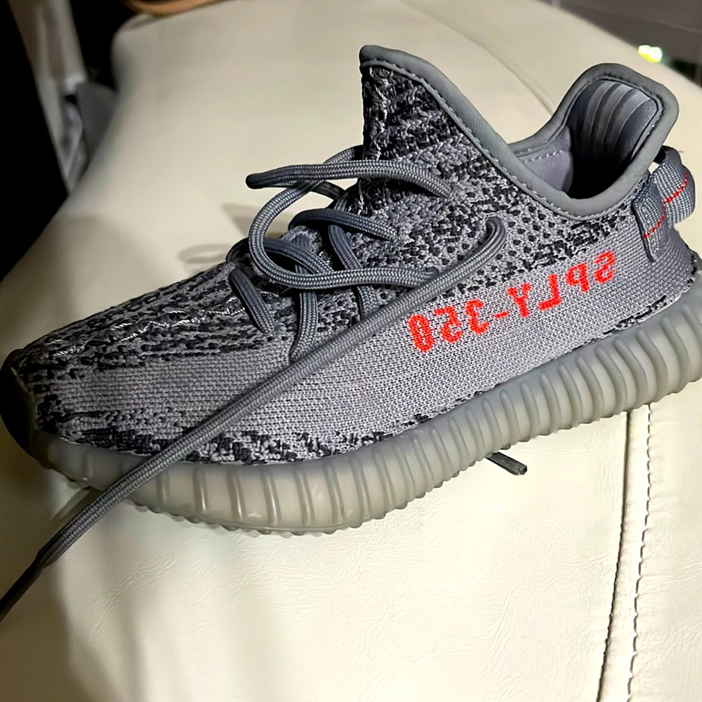 Yeezy beluga size 4